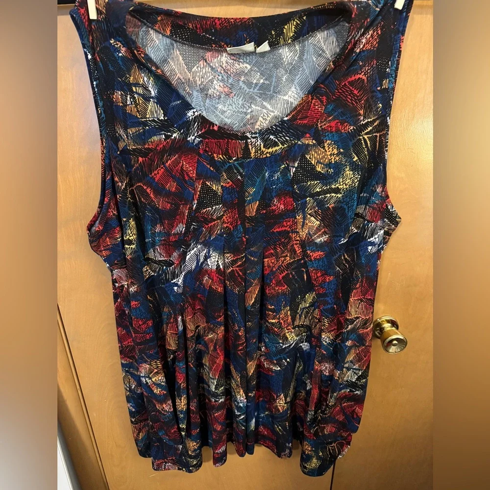 Zim & Zoe (Avenue) Sleeveless Malerie Tunic - Picture 2 of 5